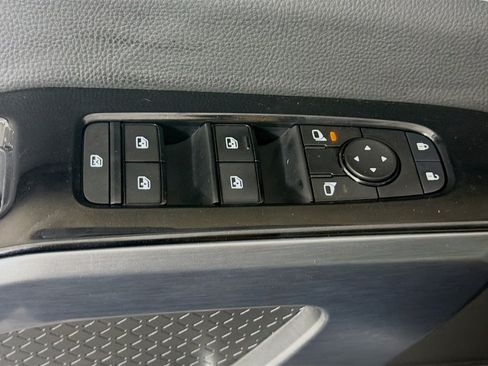 Used 2023 Nissan Pathfinder SL w/ Lighting Package (N92) FWD image 15