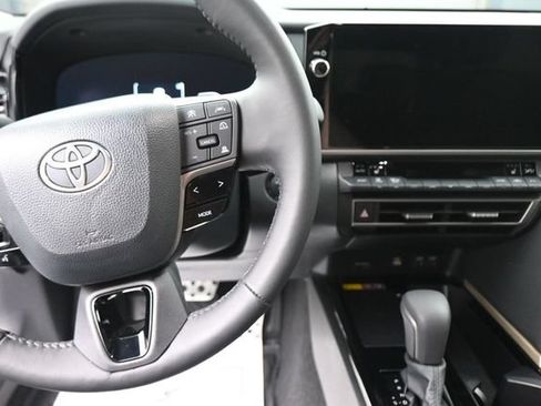 Used 2026 Toyota Camry XSE AWD/4WD image 30