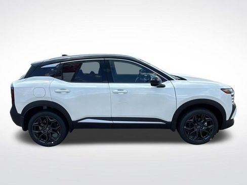 New 2026 Nissan Kicks SR FWD image 9