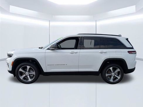 Used 2024 Jeep Grand Cherokee Limited w/ Trailer Tow Package AWD/4WD image 7