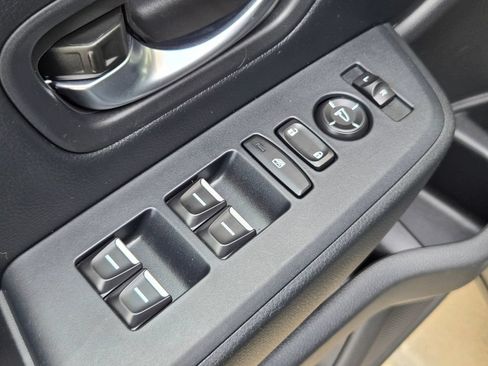 Used 2023 Honda Pilot Touring image 12