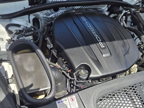 Used 2020 Porsche Macan AWD/4WD image 9