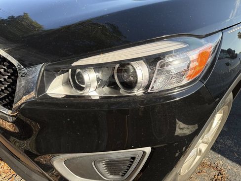 Used 2017 Kia Sorento FWD w/ LX Convenience Package image 4