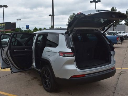 New 2026 Jeep Grand Cherokee L 4WD image 17