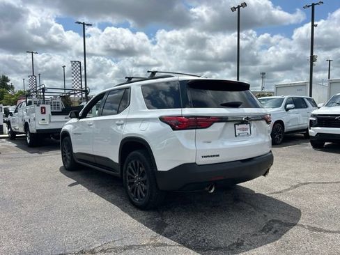 Used 2023 Chevrolet Traverse RS w/ LPO, 'HIT The Road' Package FWD image 5