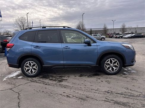 Used 2023 Subaru Forester Premium image 12