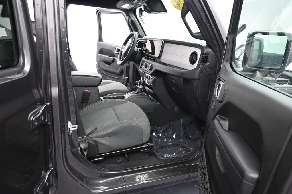 Used 2024 Jeep Wrangler Unlimited Sport AWD/4WD image 16