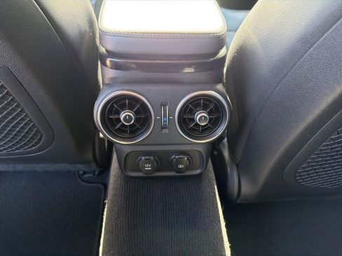 Used 2019 Kia Stinger Base image 17