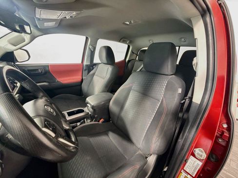 Used 2022 Toyota Tacoma SR5 w/ Technology Package RWD image 7