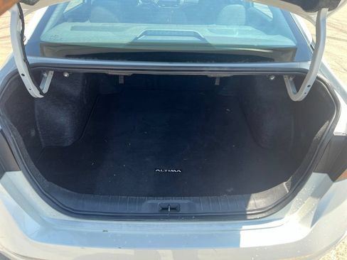 Used 2024 Nissan Altima 2.5 SV FWD image 12
