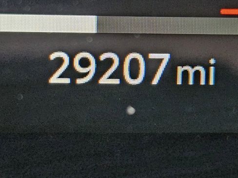 Used 2023 Toyota Venza Limited image 18