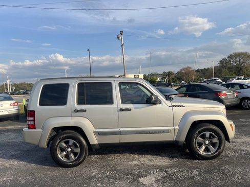 Used 2008 Jeep Liberty Sport image 3