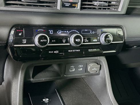 Used 2025 Honda Pilot EX-L image 23