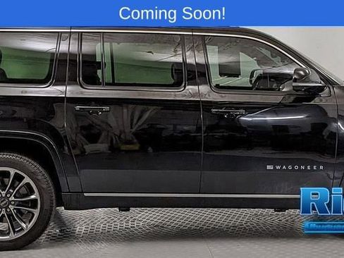 Used 2024 Jeep Wagoneer L Series III w/ Premium Group I AWD/4WD image 2
