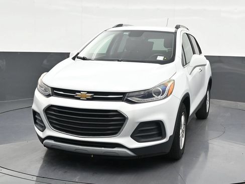 Used 2019 Chevrolet Trax LT w/ LT Convenience Package FWD image 9