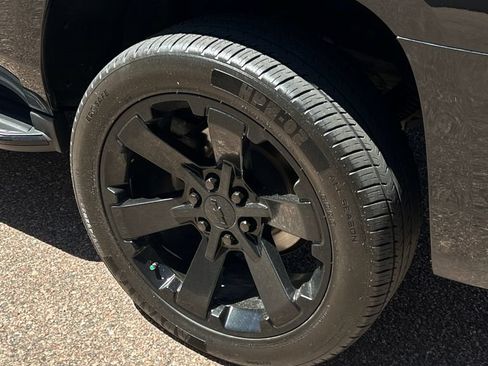 Used 2018 Chevrolet Tahoe Premier AWD/4WD image 15