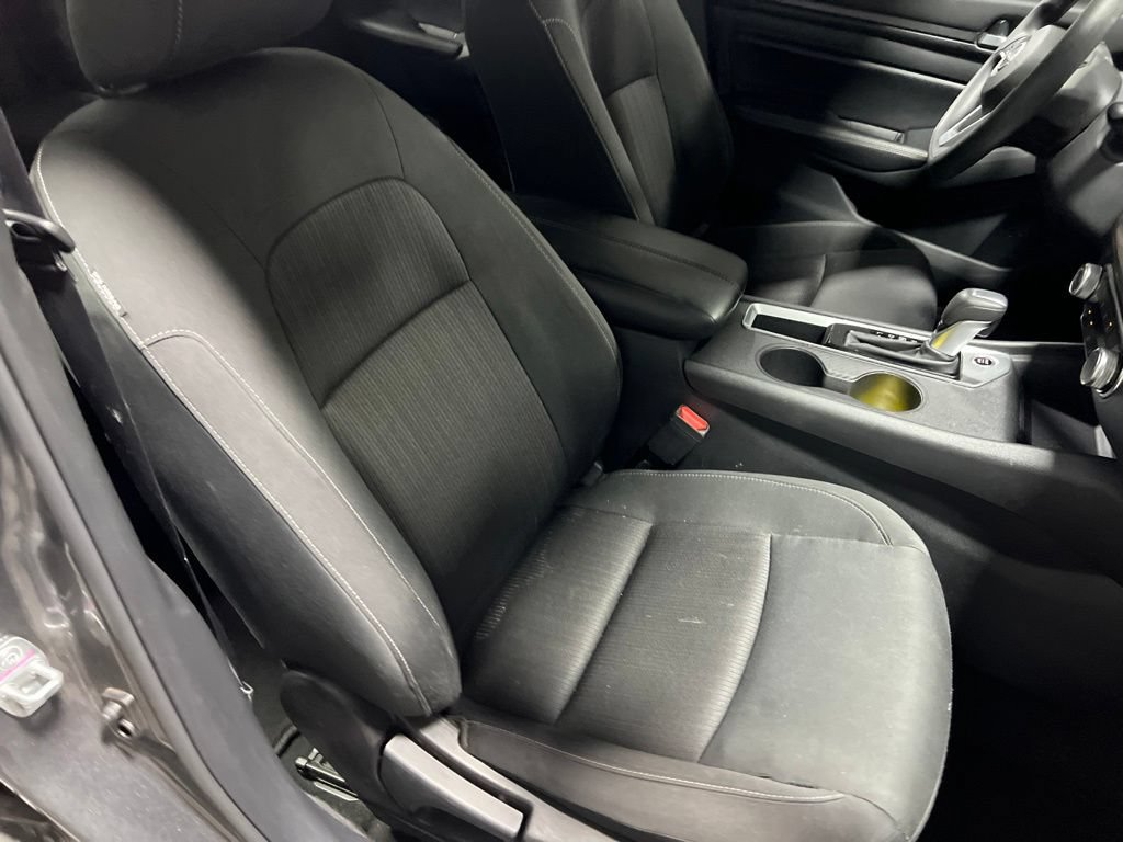 Used 2025 Nissan Altima 2.5 SV FWD image 9