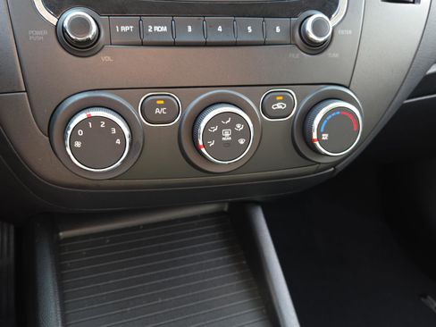 Used 2017 Kia Forte LX image 21