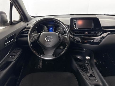 Used 2018 Toyota C-HR XLE image 30