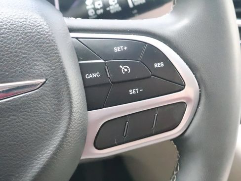 Used 2023 Chrysler Voyager LX FWD image 33