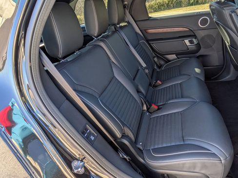 Used 2024 Land Rover Discovery Dynamic SE image 29