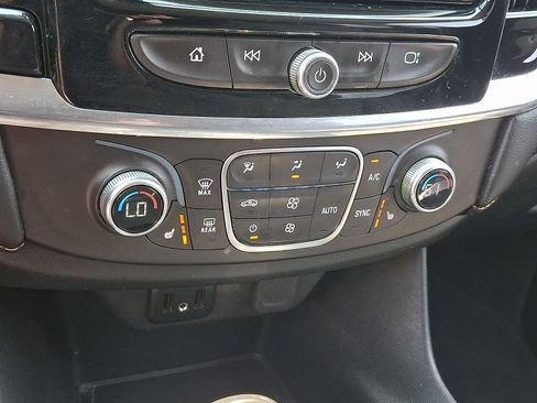 Used 2018 Chevrolet Traverse LT AWD/4WD image 22