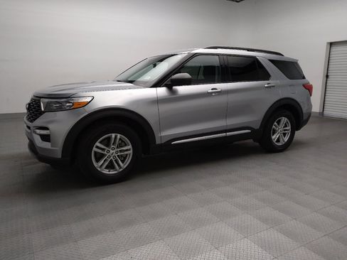 Used 2024 Ford Explorer XLT w/ Equipment Group 202A image 2