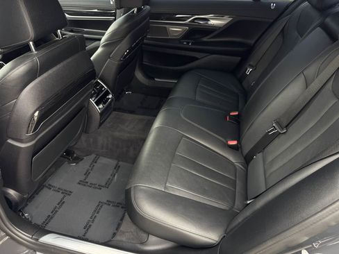 Used 2020 BMW 740i w/ M Sport Package image 18