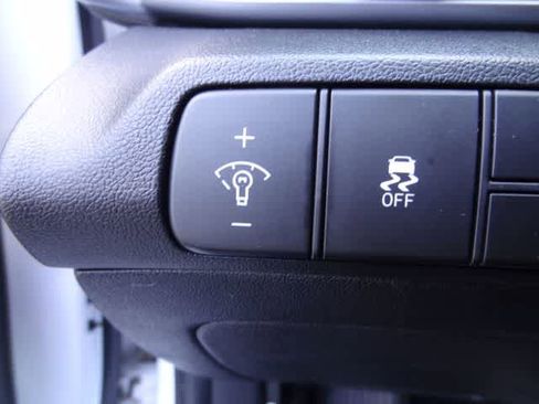 Used 2024 Hyundai Elantra Limited FWD image 18