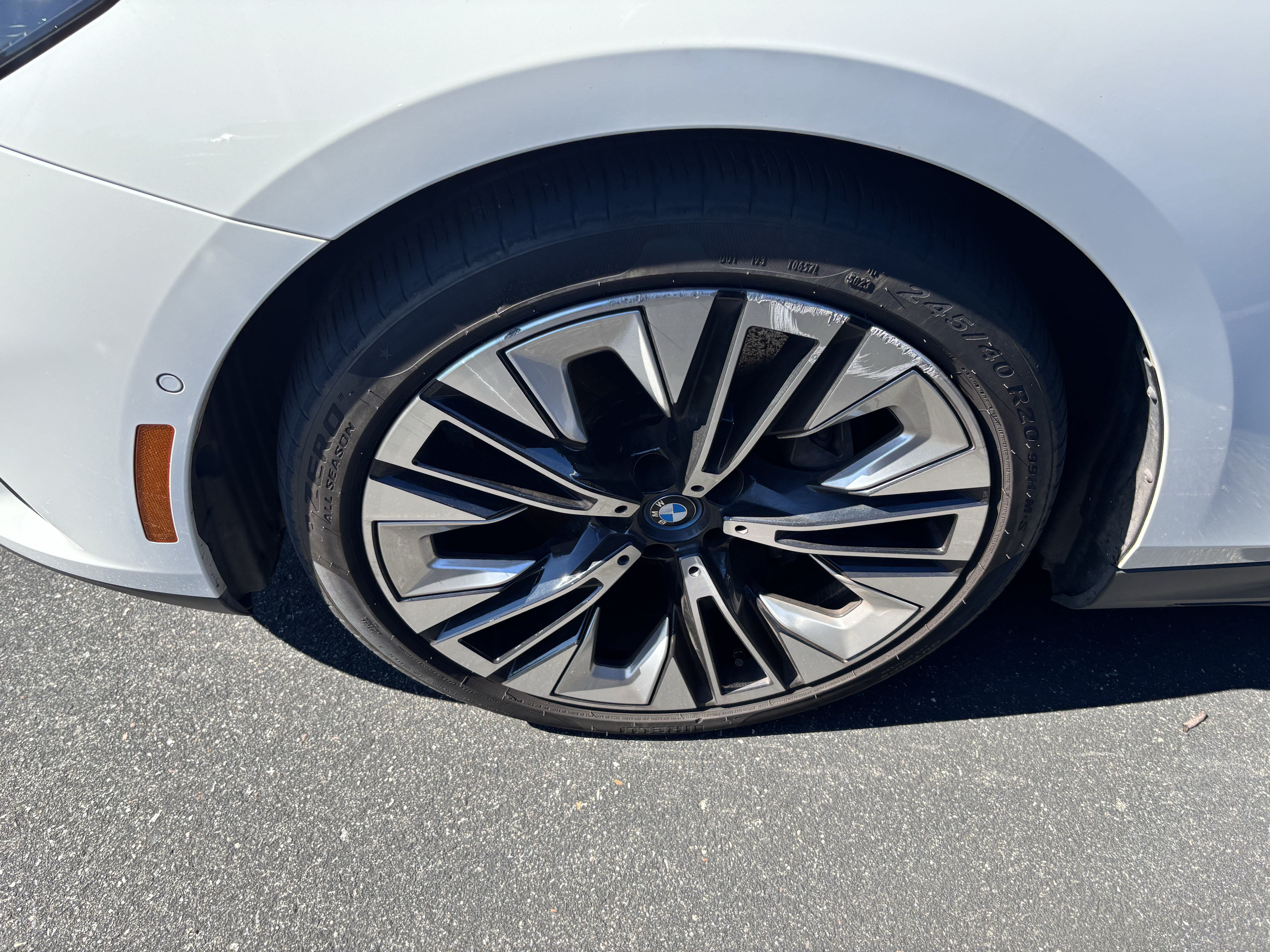 Used 2024 BMW i5 eDrive40i w/ M Sport Package RWD image 12