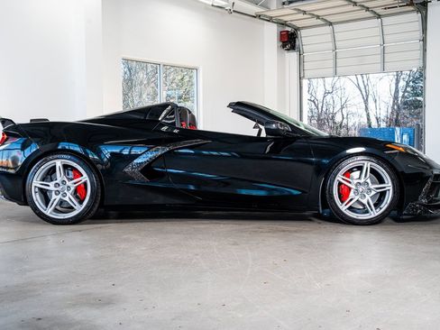 Used 2021 Chevrolet Corvette Stingray w/ Z51 Performance Package image 5