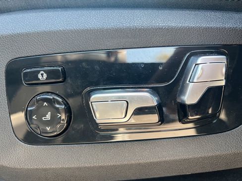 Used 2023 BMW X7 xDrive40i w/ Premium Package image 13