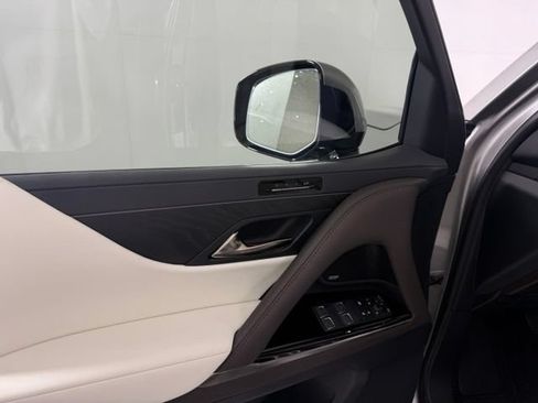 Used 2025 Lexus LX 600 4WD w/ Accessory Package (2T) image 38