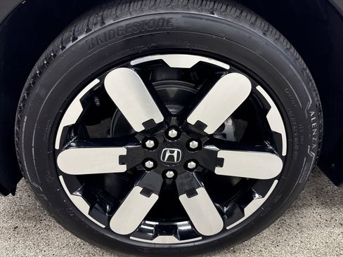 Used 2025 Honda Prologue Elite image 2