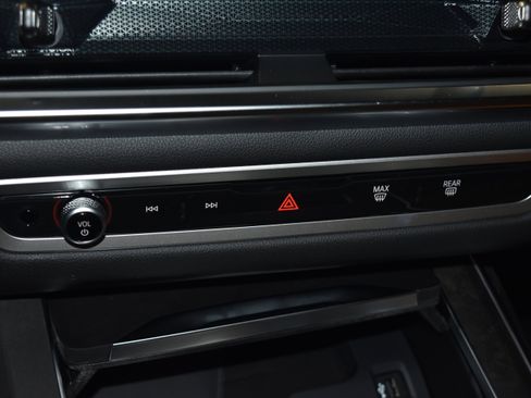 New 2026 BMW X7 xDrive40i w/ Executive Package image 12