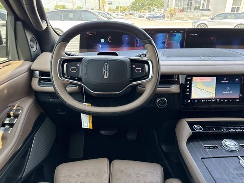 New 2026 Lincoln Navigator Black Label AWD/4WD image 18