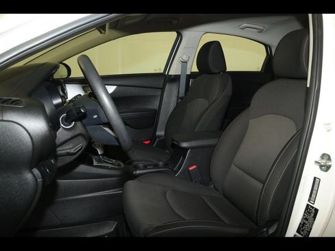 Used 2023 Kia Forte LXS FWD image 2