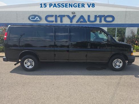 Used 2019 Chevrolet Express 3500 LS RWD image 3