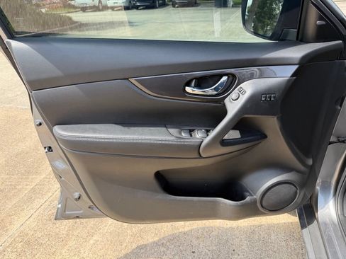 Used 2020 Nissan Rogue SV w/ Premium Package FWD image 13