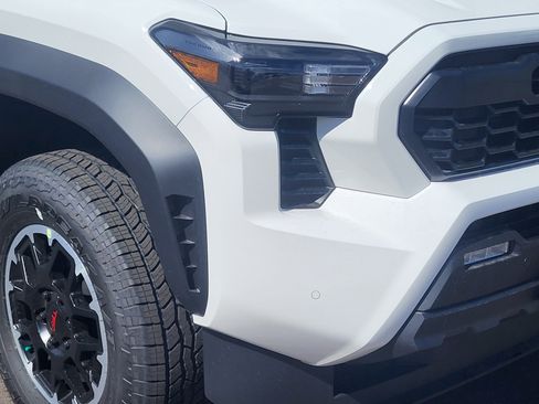 New 2026 Toyota Tacoma TRD Off-Road w/ TRD Off Road Upgrade Package AWD/4WD image 5