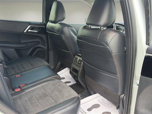 Used 2022 Mitsubishi Outlander SE AWD/4WD image 12