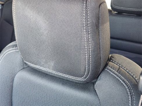 Used 2024 Nissan Frontier SV image 16