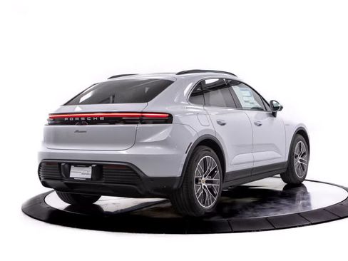 Certified 2026 Porsche Macan Electric RWD image 7
