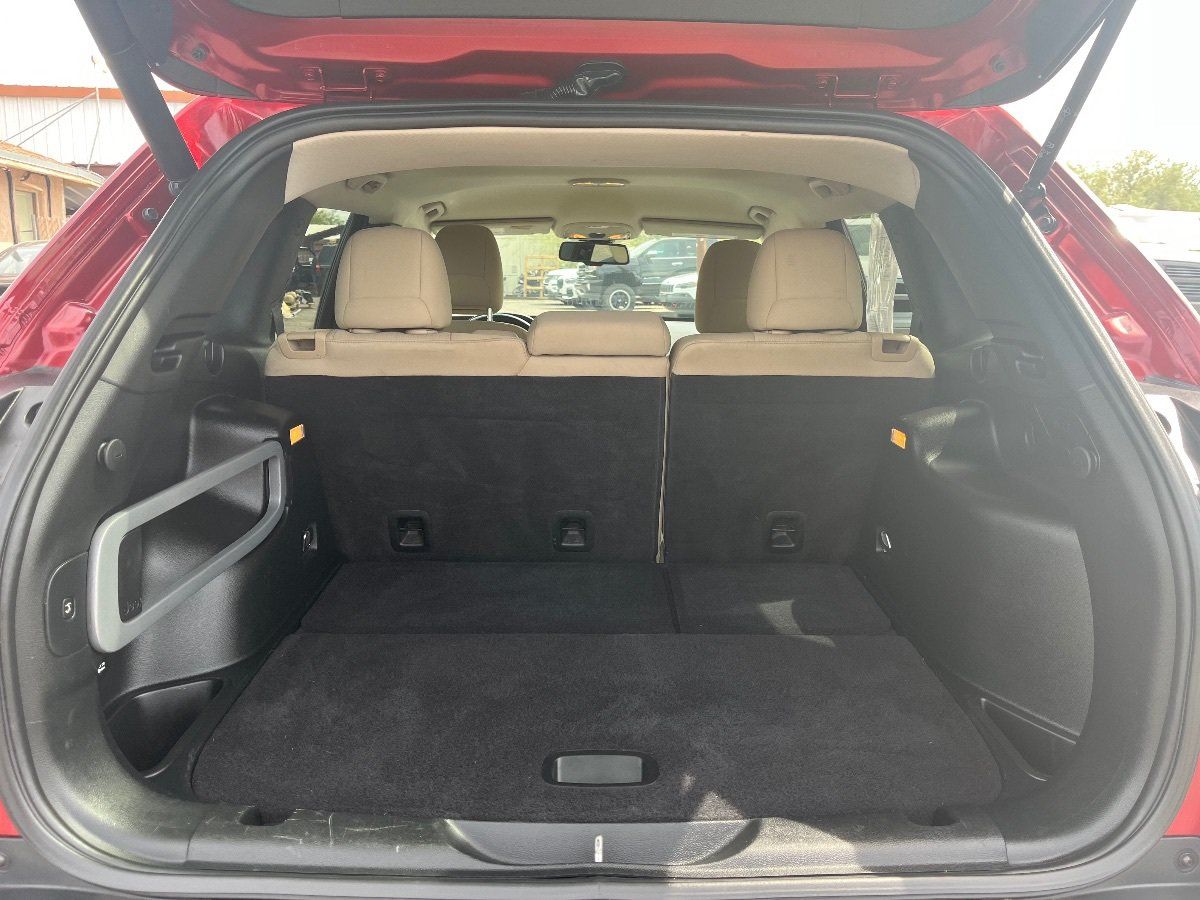 Used 2017 Jeep Cherokee Latitude w/ Comfort/Convenience Group FWD image 30