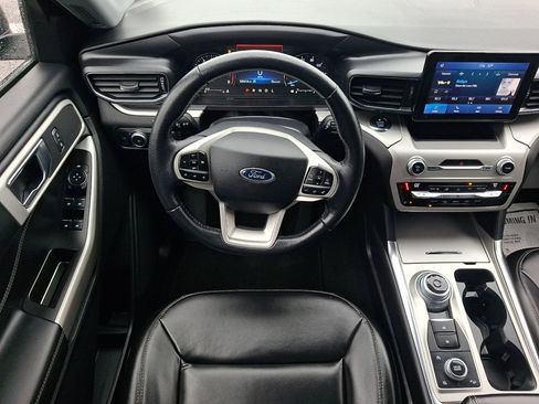 Used 2021 Ford Explorer XLT w/ Equipment Group 202A AWD/4WD image 25