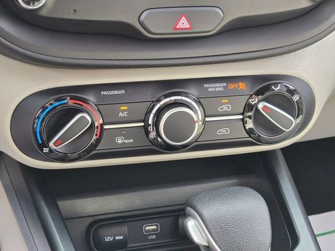 Used 2025 Kia Soul LX w/ LX Technology Package FWD image 29
