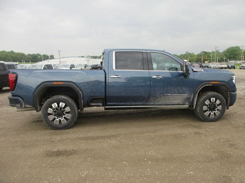 New 2026 GMC Sierra 3500 Denali w/ Denali Reserve Package AWD/4WD image 3