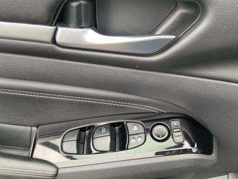 Used 2022 Nissan Altima 2.5 SV w/ SV Premium Package image 18