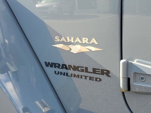 Used 2014 Jeep Wrangler Unlimited Sahara w/ Connectivity Group AWD/4WD image 6