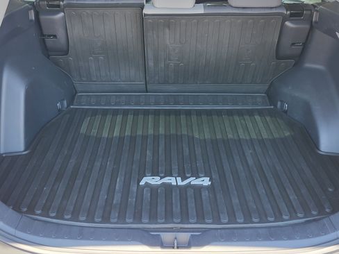 Used 2020 Toyota RAV4 XLE w/ Convenience Package AWD/4WD image 23